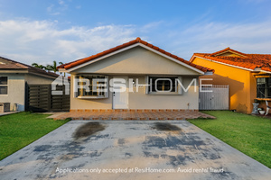 8905 Nw 114Th Ter Photo