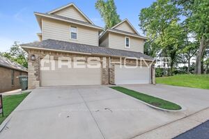 Photo for 421 Windhill Ave, Edmond, OK, 73034