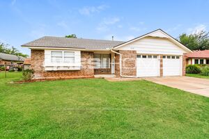Photo for 613 Howard Ct, Edmond, OK, 73003