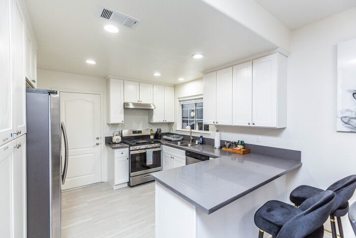 46 S Lotus Ave #B, Pasadena, CA 91107 photo 5