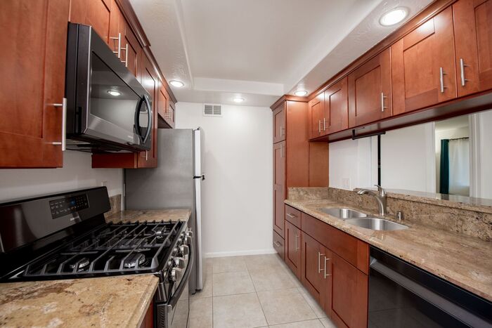 Huntington Beach Condo — photo 6