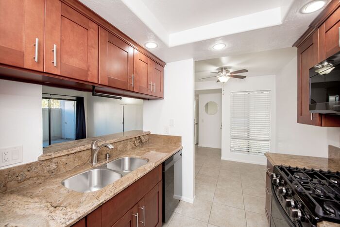 Huntington Beach Condo — photo 9