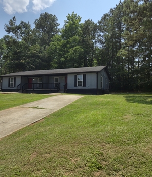 3 Bedroom Multi-Family Home – 6104 Oakwood Cir SW, Covington, GA 30014