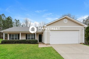 3 Bedroom House – 205 Fairclift Dr, Covington, GA 30016