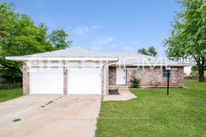 Image of 447 E Carson Ln