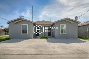 3 Bedroom House – 338 Connecticut St, Houston, TX 77029