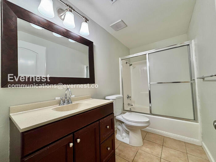 Los Angeles Town Home — photo 11