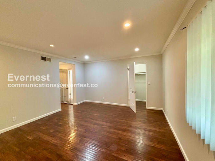 Los Angeles Town Home — photo 12