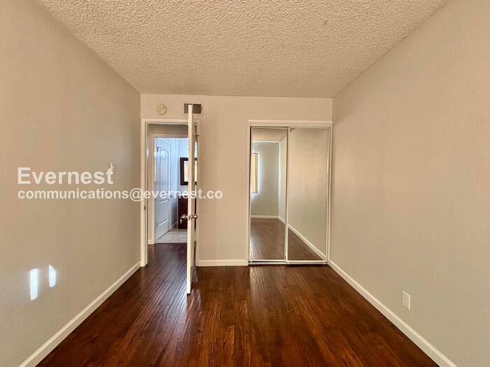 Los Angeles Town Home — photo 14