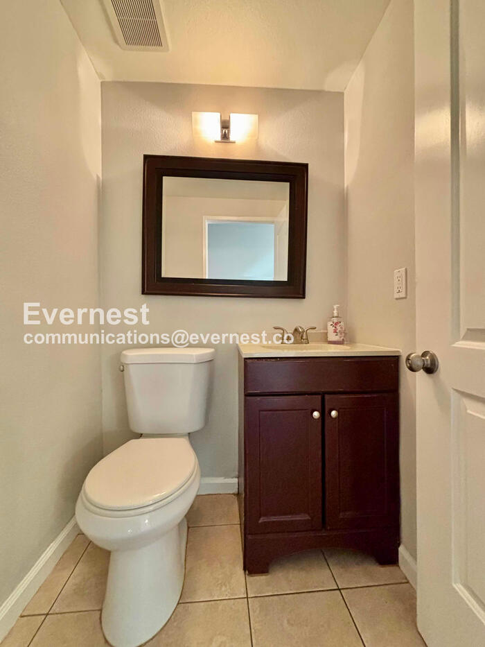 Los Angeles Town Home — photo 15