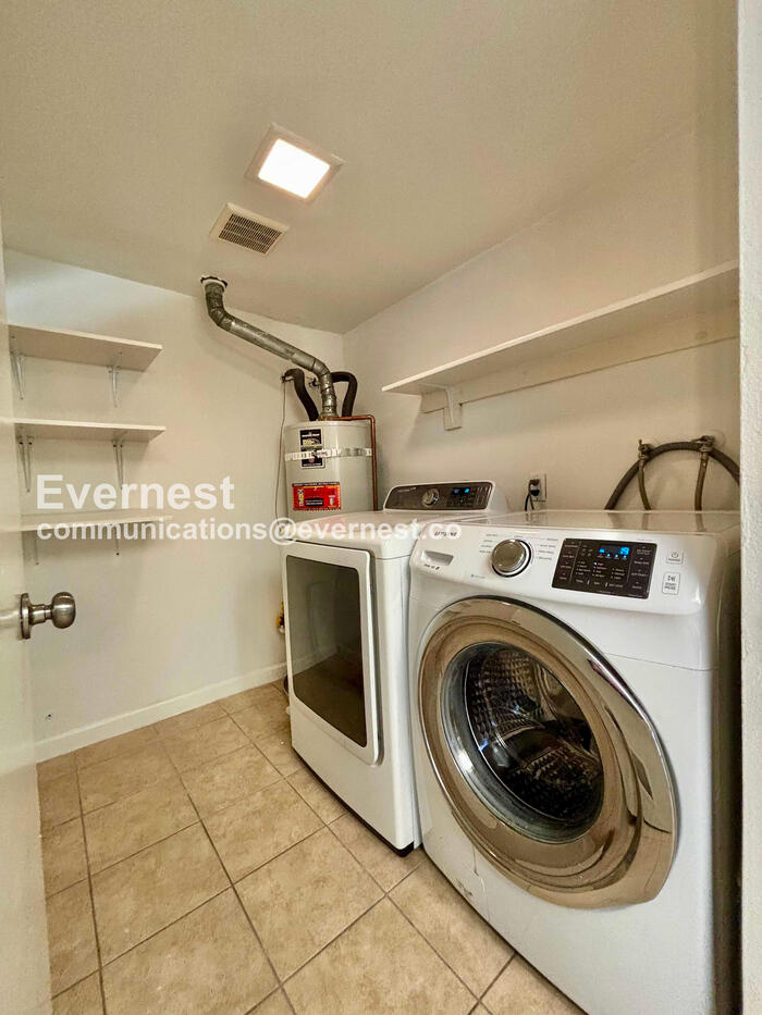 Los Angeles Town Home — photo 16