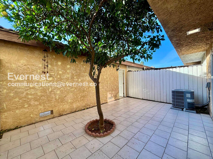 Los Angeles Town Home — photo 19