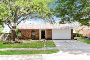 Photo for 906 Fort Worth St, Mansfield, TX, 76063