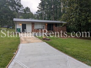 3 Bedroom House – 2916 Battle Forrest Dr, Decatur, GA 30034