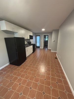 1 Bedroom Apartment – 1099 Hollins St #1, Baltimore, MD 21223
