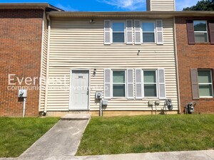 2 Bedroom Townhome – 909 Silverwood Dr Atlanta, GA 30349
