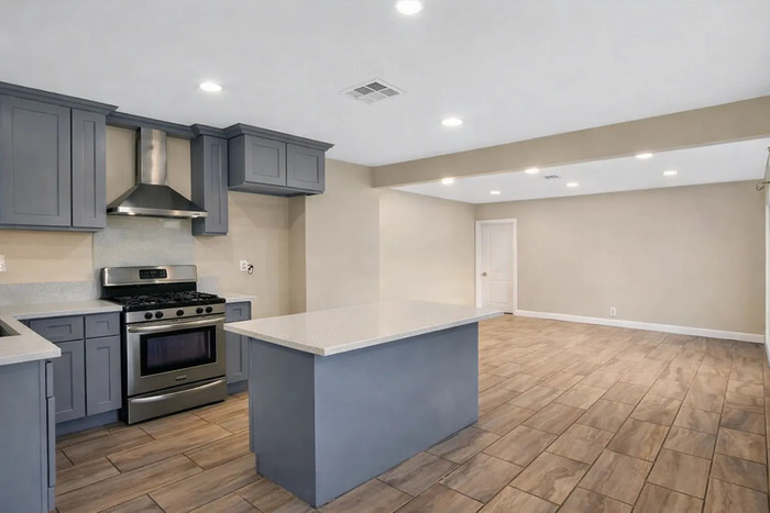 5522 Silver Dr, Santa Ana, CA 92703 photo 5