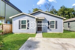 3 Bedroom House – 7965 Attwater St, Houston, TX 77028